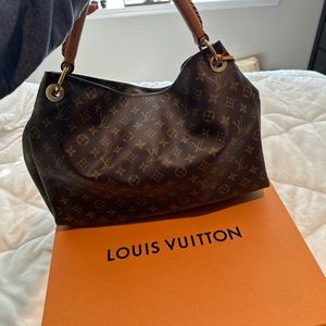 Louis Vuitton Artsy MM Purse